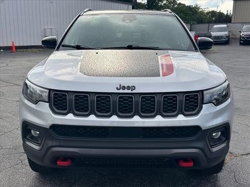 Used 2025 Jeep Compass Trailhawk AWD/4WD image 4