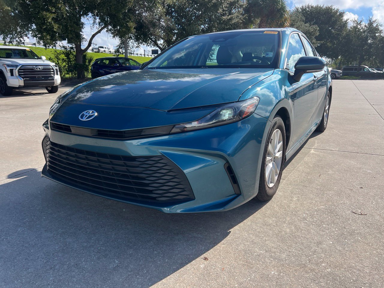 Used 2025 Toyota Camry LE w/ Convenience Package FWD image 1