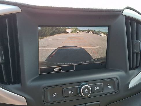 Used 2024 GMC Terrain SLE AWD/4WD image 17