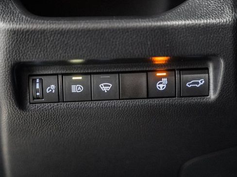 Used 2020 Toyota RAV4 XLE Premium image 42