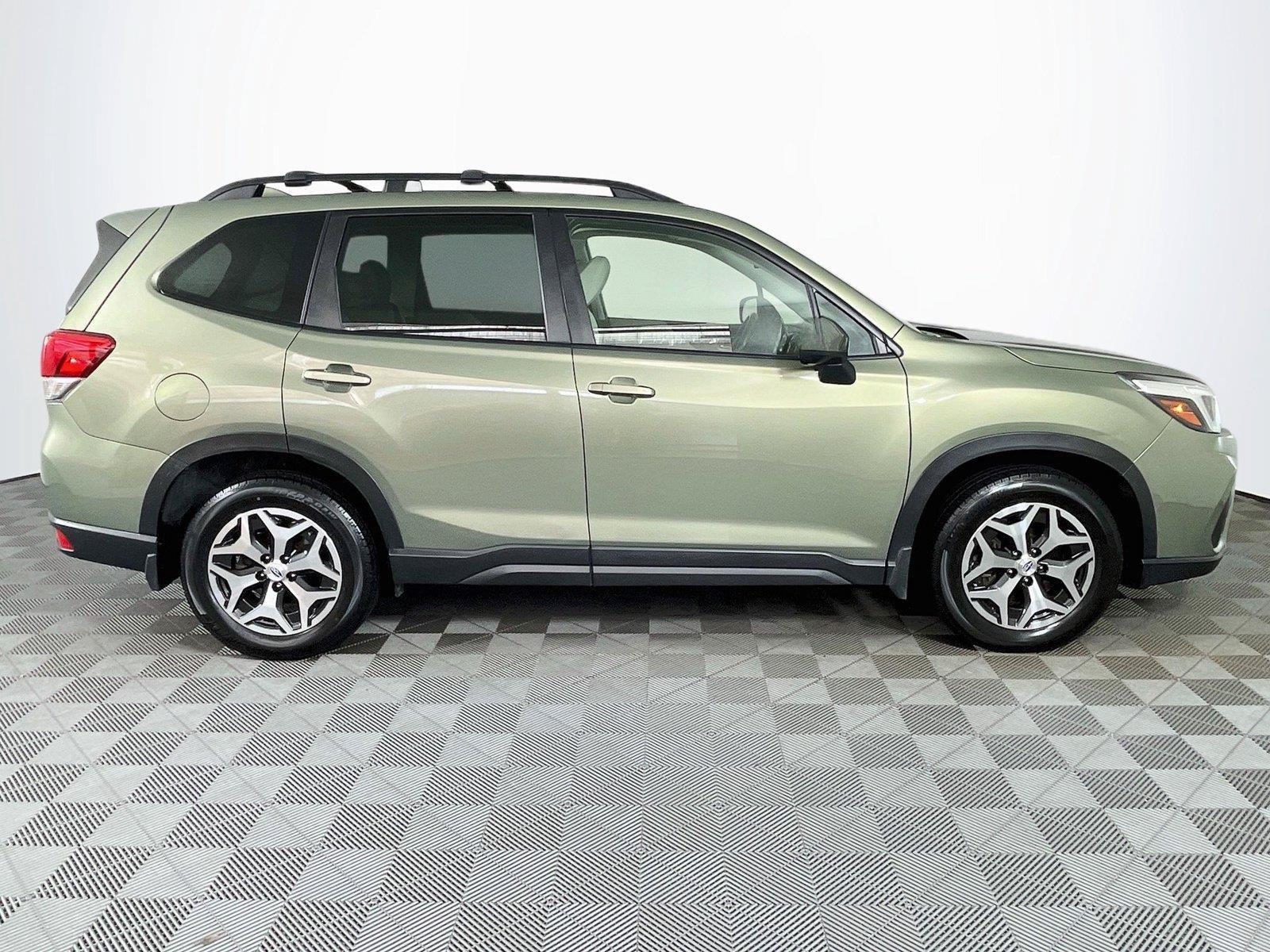 Used 2021 Subaru Forester Premium AWD/4WD image 10
