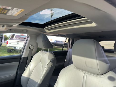 Used 2023 Toyota Highlander XLE FWD image 20