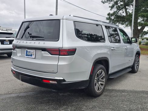 Used 2024 Jeep Wagoneer L Series II w/ Flexible Seating Group image 3