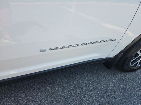 Used 2025 Jeep Grand Cherokee L Limited w/ Trailer Tow Package AWD/4WD image 7
