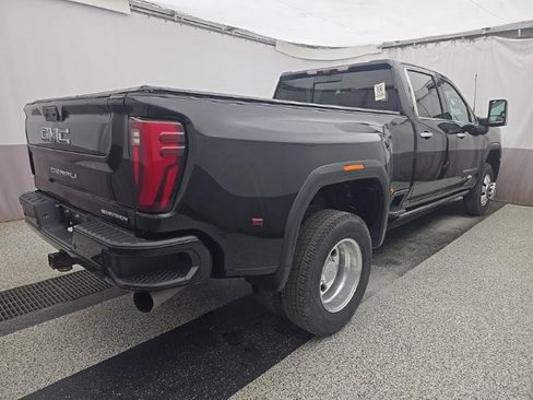 Used 2024 GMC Sierra 3500 Denali Ultimate AWD/4WD image 3