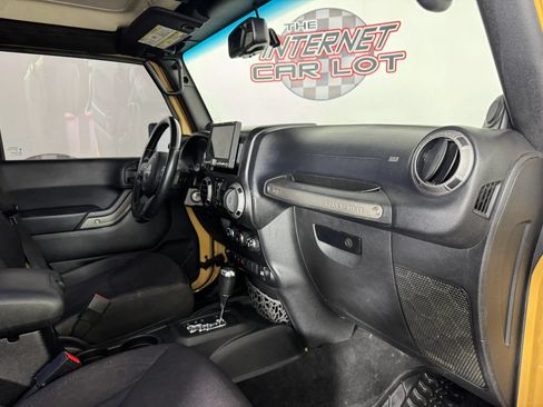 Used 2014 Jeep Wrangler Unlimited Sport w/ Quick Order Package 24S AWD/4WD image 12