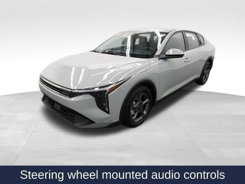 Used 2025 Kia K4 LXS image 5