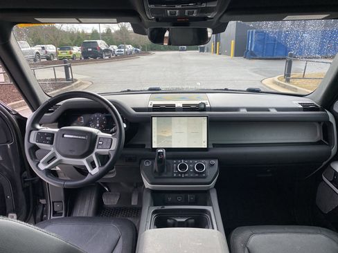 Used 2023 Land Rover Defender 130 X-Dynamic SE image 22