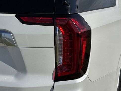 Used 2024 GMC Yukon XL Denali w/ Advanced Technology Package AWD/4WD image 14