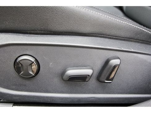 Used 2025 Volkswagen Jetta SE w/ Sunroof Package FWD image 25