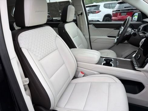 Used 2024 GMC Acadia Denali w/ Super Cruise Package AWD/4WD image 11