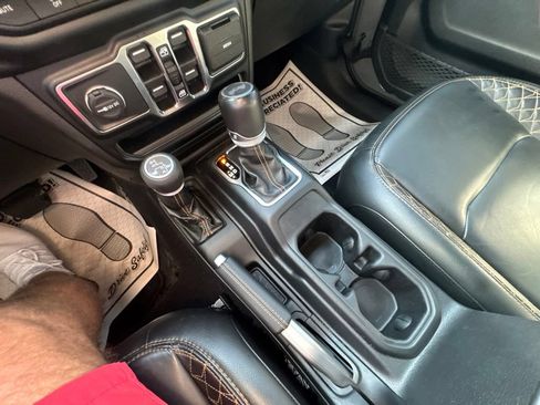 Used 2022 Jeep Wrangler Unlimited Sahara AWD/4WD image 17