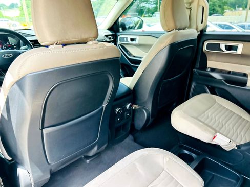Used 2020 Ford Explorer XLT image 47
