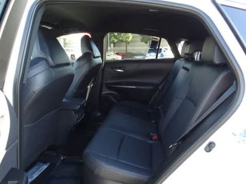 Certified 2024 Toyota Venza XLE image 17