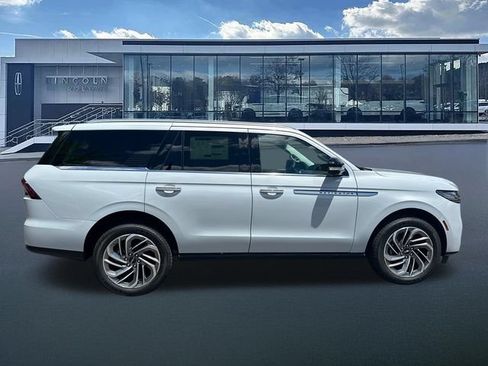 New 2026 Lincoln Navigator Reserve AWD/4WD image 9
