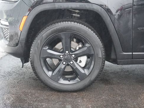 Used 2024 Jeep Grand Cherokee Limited w/ Black Appearance Package image 6