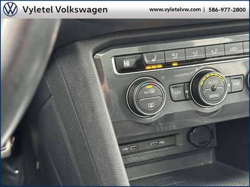 Used 2021 Volkswagen Tiguan SE R-Line image 29