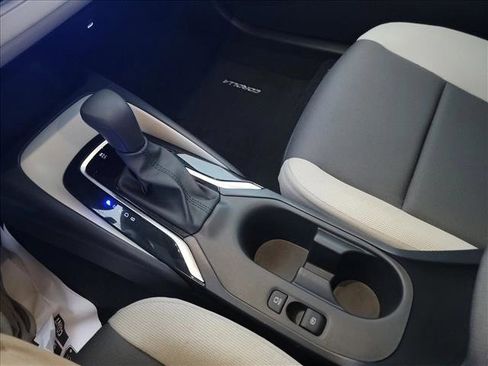 Used 2025 Toyota Corolla LE image 21