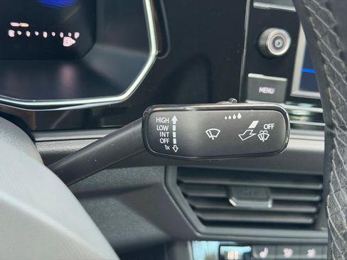 Used 2024 Volkswagen Jetta SE FWD image 36