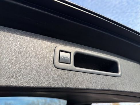 Used 2021 Toyota Highlander XLE image 24