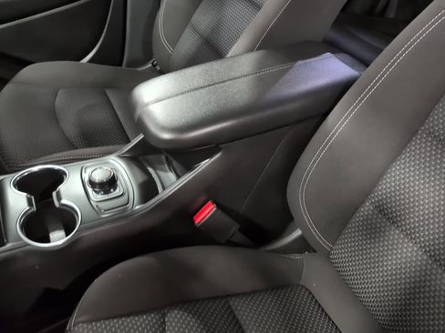 Used 2024 GMC Terrain SLE image 26