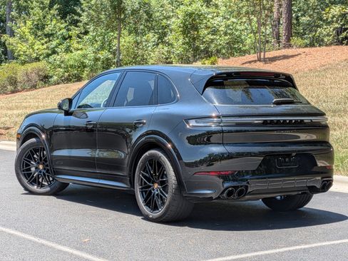 Certified 2025 Porsche Cayenne GTS AWD/4WD image 3