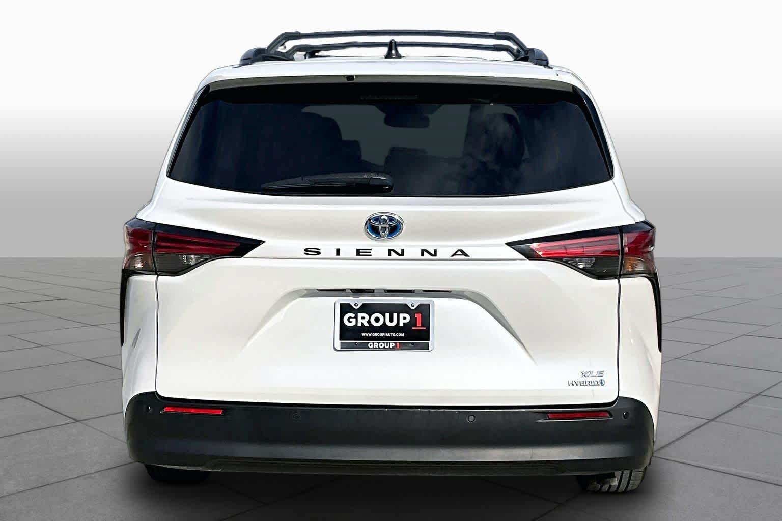 Used 2022 Toyota Sienna XLE FWD image 4