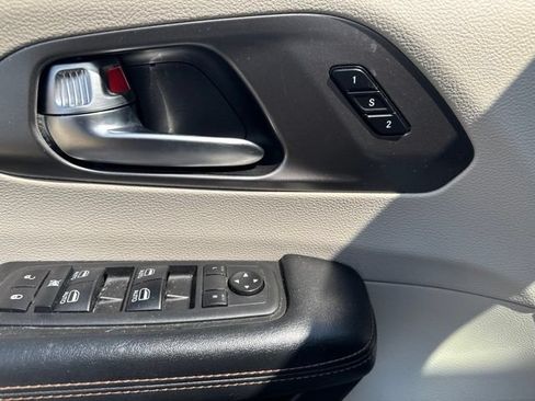 Used 2020 Chrysler Pacifica Touring-L Plus FWD image 14