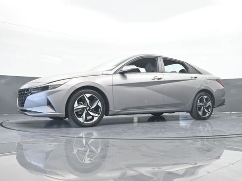 Used 2023 Hyundai Elantra SEL w/ Convenience Package image 57