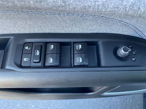 Used 2024 Jeep Compass Latitude image 11