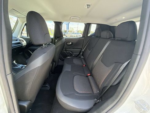 Used 2023 Jeep Renegade Latitude AWD/4WD image 21