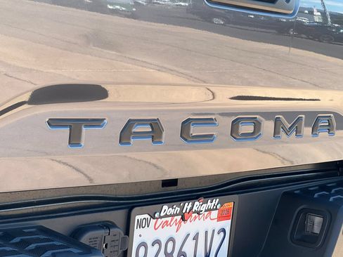 Certified 2019 Toyota Tacoma TRD Sport w/ TRD Premium Sport Package AWD/4WD image 32