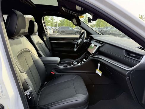 New 2026 Jeep Grand Cherokee 4WD image 17