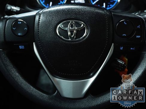 Used 2017 Toyota Corolla LE image 18