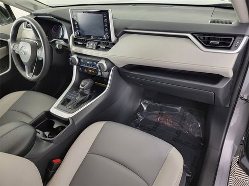 Used 2019 Toyota RAV4 XLE Premium image 17
