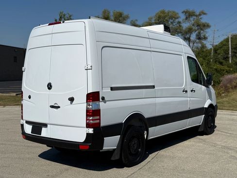Used 2014 Mercedes-Benz Sprinter 2500 image 3