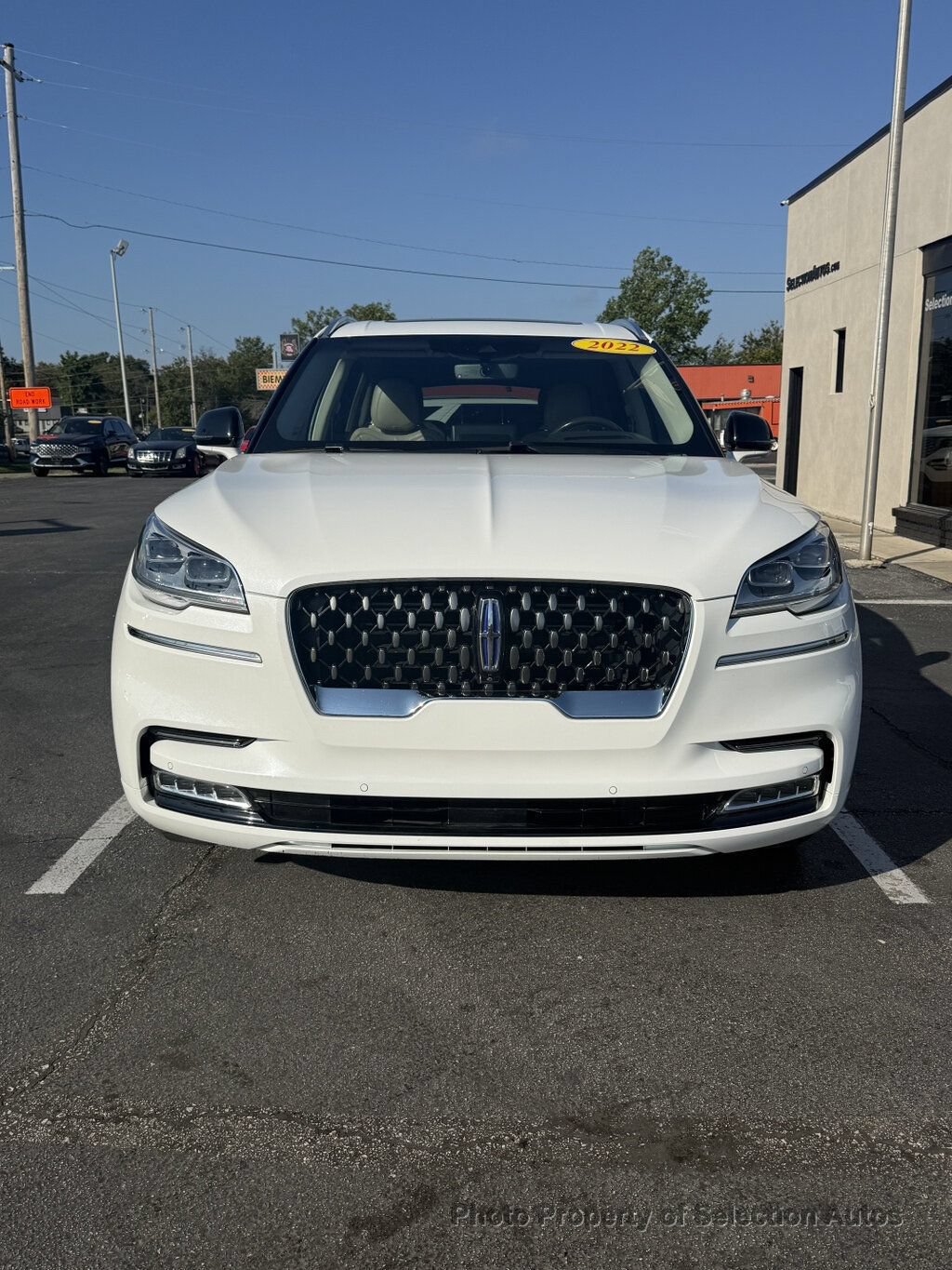 Used 2022 Lincoln Aviator Grand Touring w/ Equipment Group 301A AWD/4WD image 2