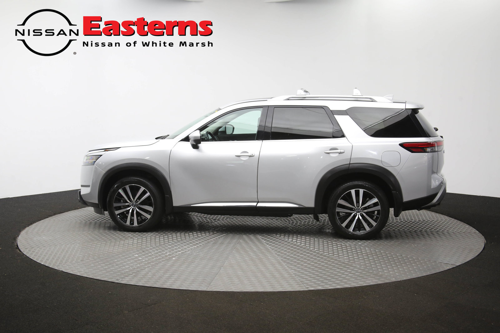 Used 2023 Nissan Pathfinder Platinum AWD/4WD image 59