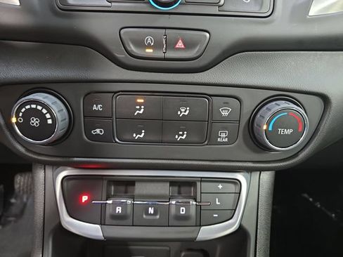 Used 2024 GMC Terrain SLE AWD/4WD image 22