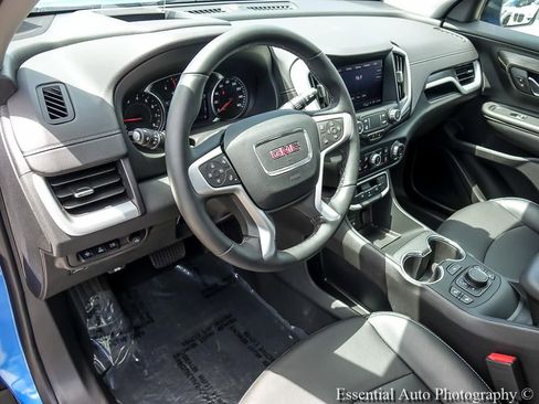 Used 2024 GMC Terrain SLT w/ Tech Package FWD image 12