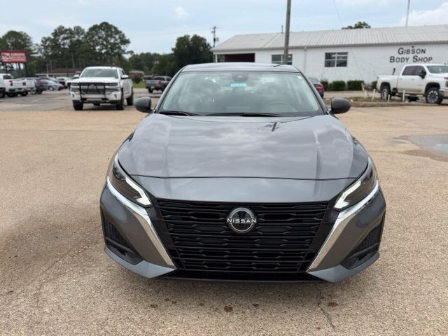 Used 2024 Nissan Altima 2.5 SV FWD image 3