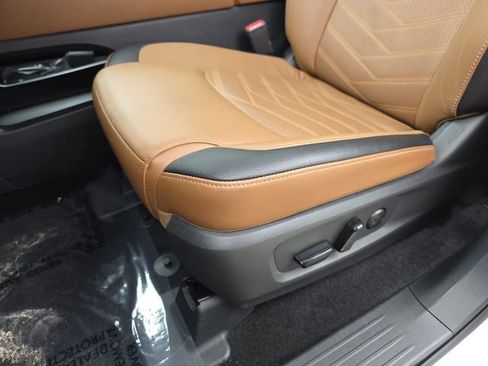 Used 2025 Nissan Pathfinder Platinum w/ Cargo Package FWD image 28
