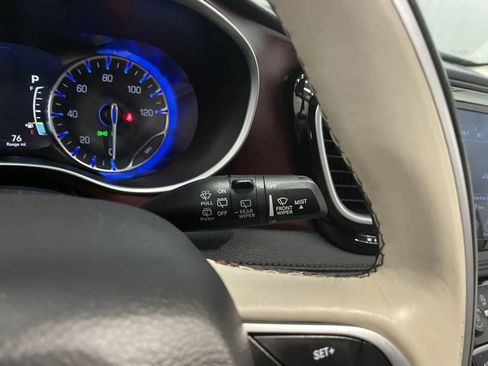 Used 2020 Chrysler Pacifica Limited FWD image 24