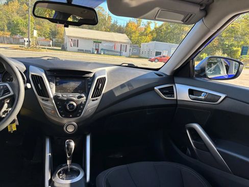 Used 2012 Hyundai Veloster image 25