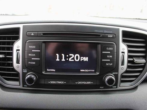 Used 2017 Kia Sportage LX image 18