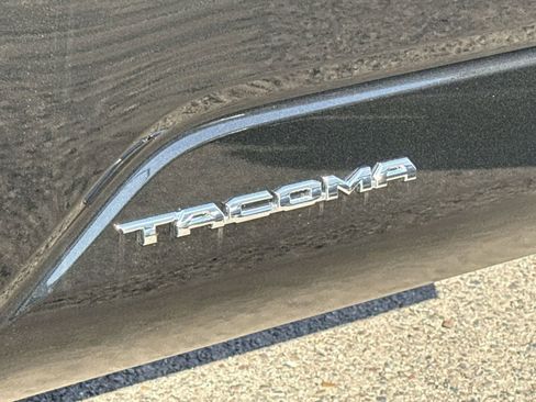 Used 2025 Toyota Tacoma SR5 AWD/4WD image 33