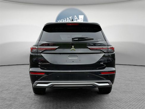 New 2025 Mitsubishi Outlander SE image 4