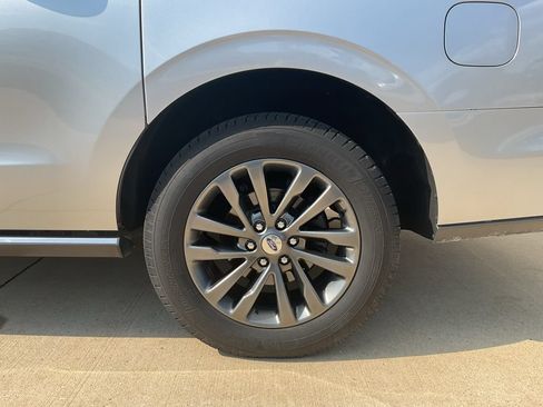 Used 2021 Ford Expedition Max Limited AWD/4WD image 6
