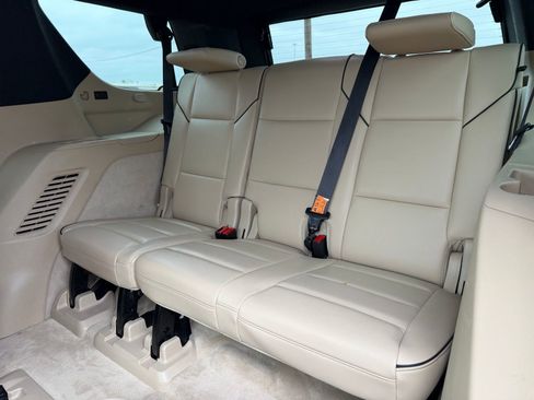 Used 2022 Cadillac Escalade Premium Luxury image 22