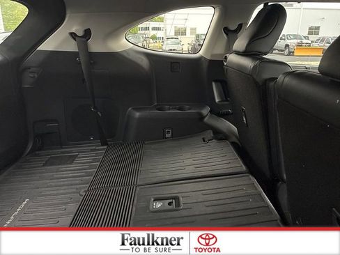 Used 2025 Toyota Highlander Limited AWD/4WD image 16